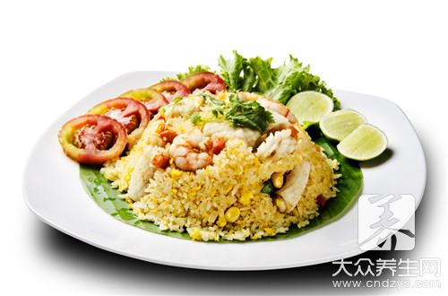  墨鱼汁炒饭