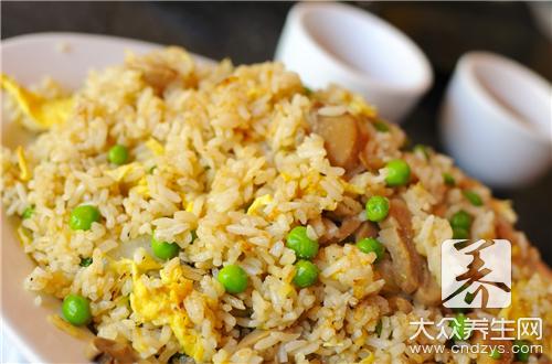  墨鱼汁炒饭