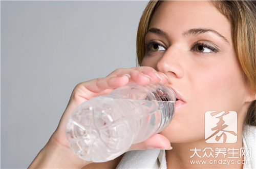 多喝水可以排毒吗