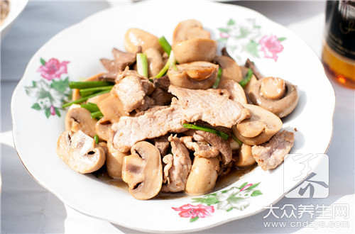 电饭煲香菇鸡肉焖饭