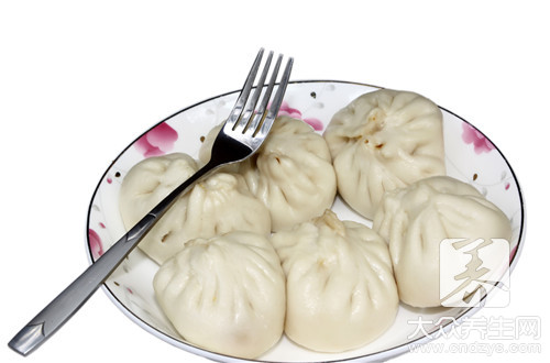 蒸包子怎样才不粘锅