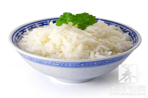 米饭变质了吃了的症状有哪些？