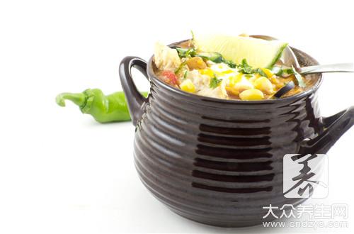 灵芝黑豆煲汤的功效是什么？
