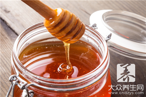 枇杷浸蜂蜜的功效是什么？