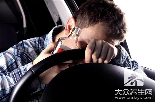 酒喝醉了一直吐怎么办